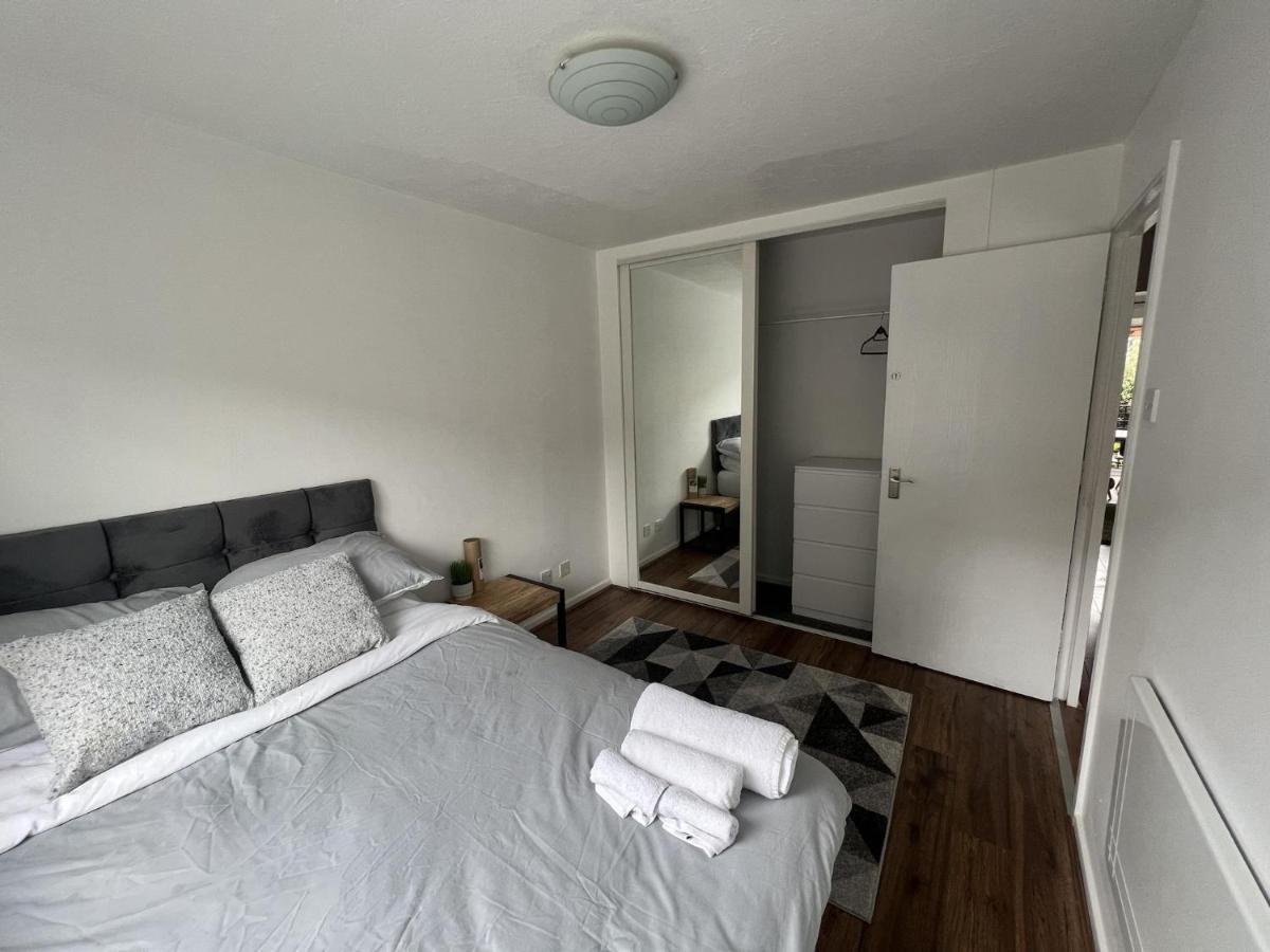 Canary Wharf Haven - Spacious & Homely Entire 1 Bedroom Flat Лондон Екстер'єр фото