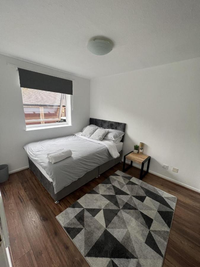 Canary Wharf Haven - Spacious & Homely Entire 1 Bedroom Flat Лондон Екстер'єр фото