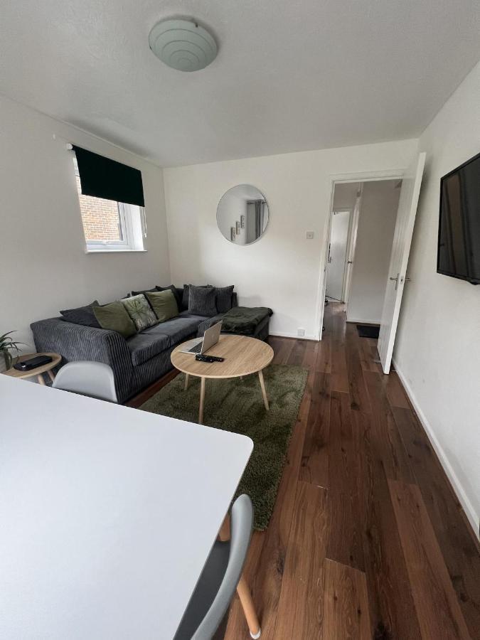 Canary Wharf Haven - Spacious & Homely Entire 1 Bedroom Flat Лондон Екстер'єр фото