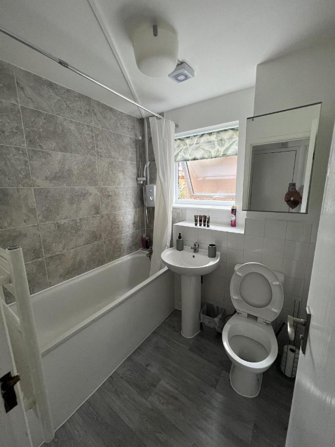 Canary Wharf Haven - Spacious & Homely Entire 1 Bedroom Flat Лондон Екстер'єр фото